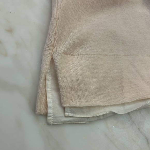 Brunello Cucinelli Cashmere Light Pink V-Neck Sweater - Picture 5 of 6
